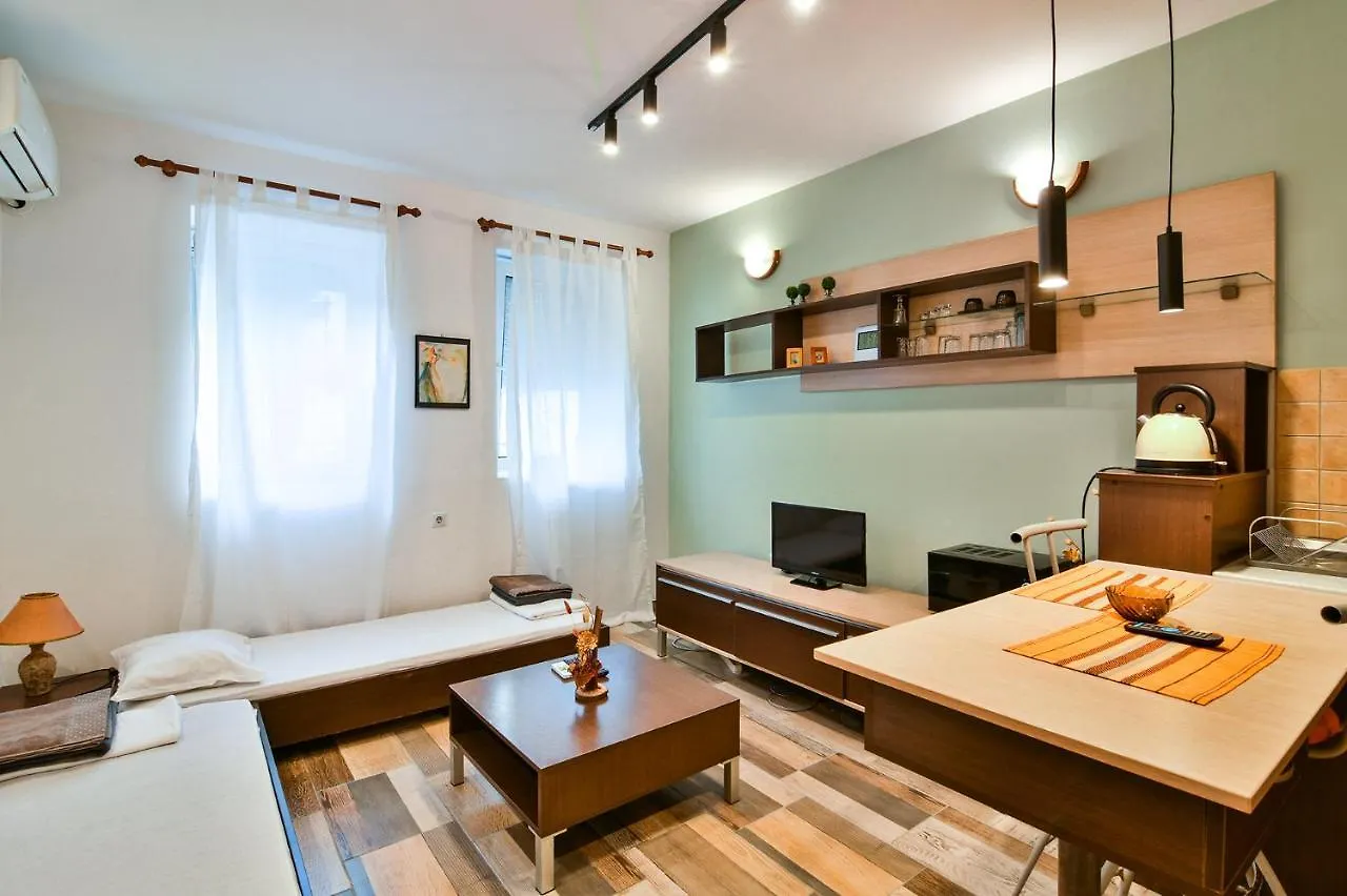 Budget Studio For 2 Nearby City Center Varna