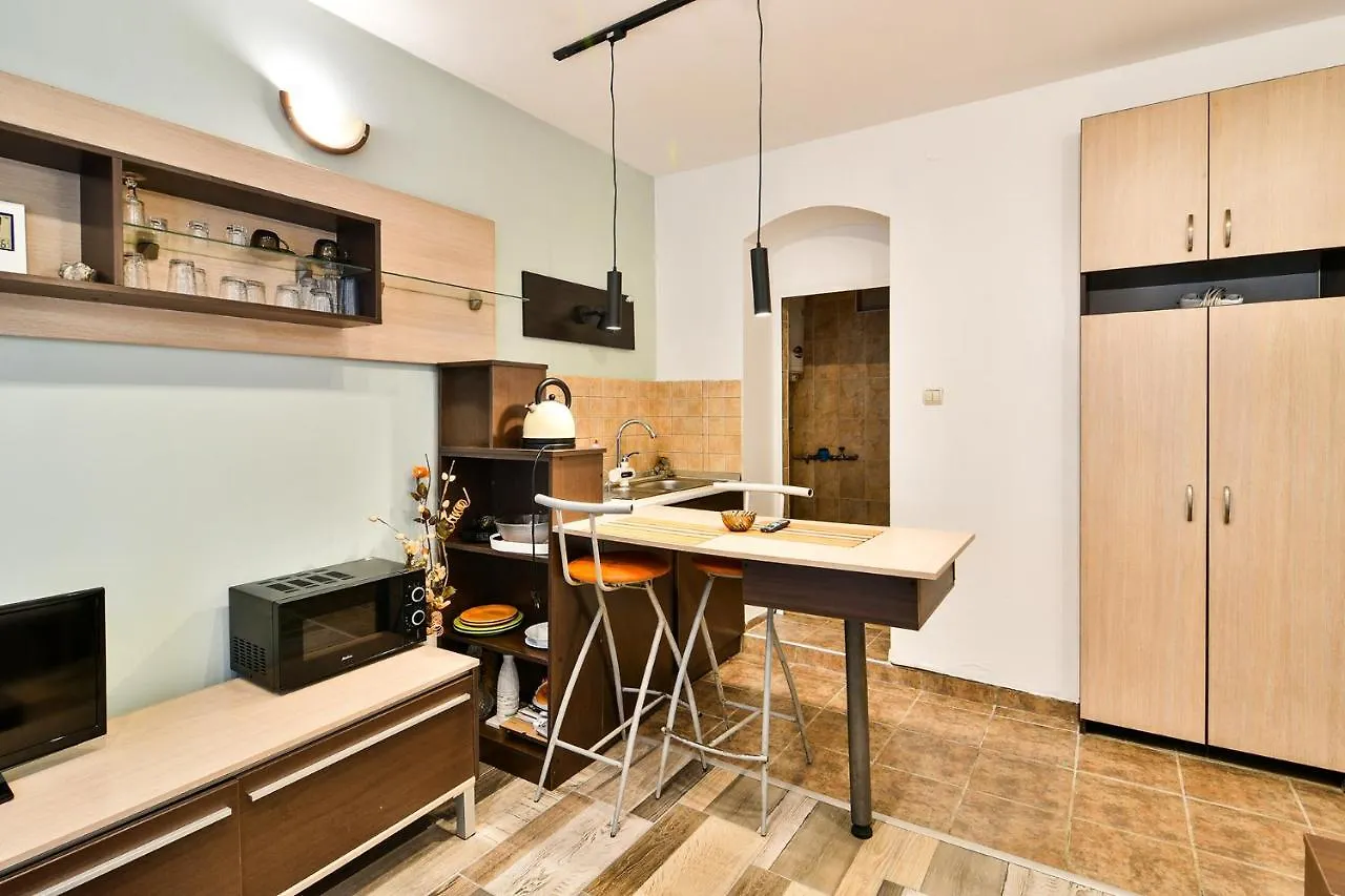 Budget Studio For 2 Nearby City Center Varna Apartment