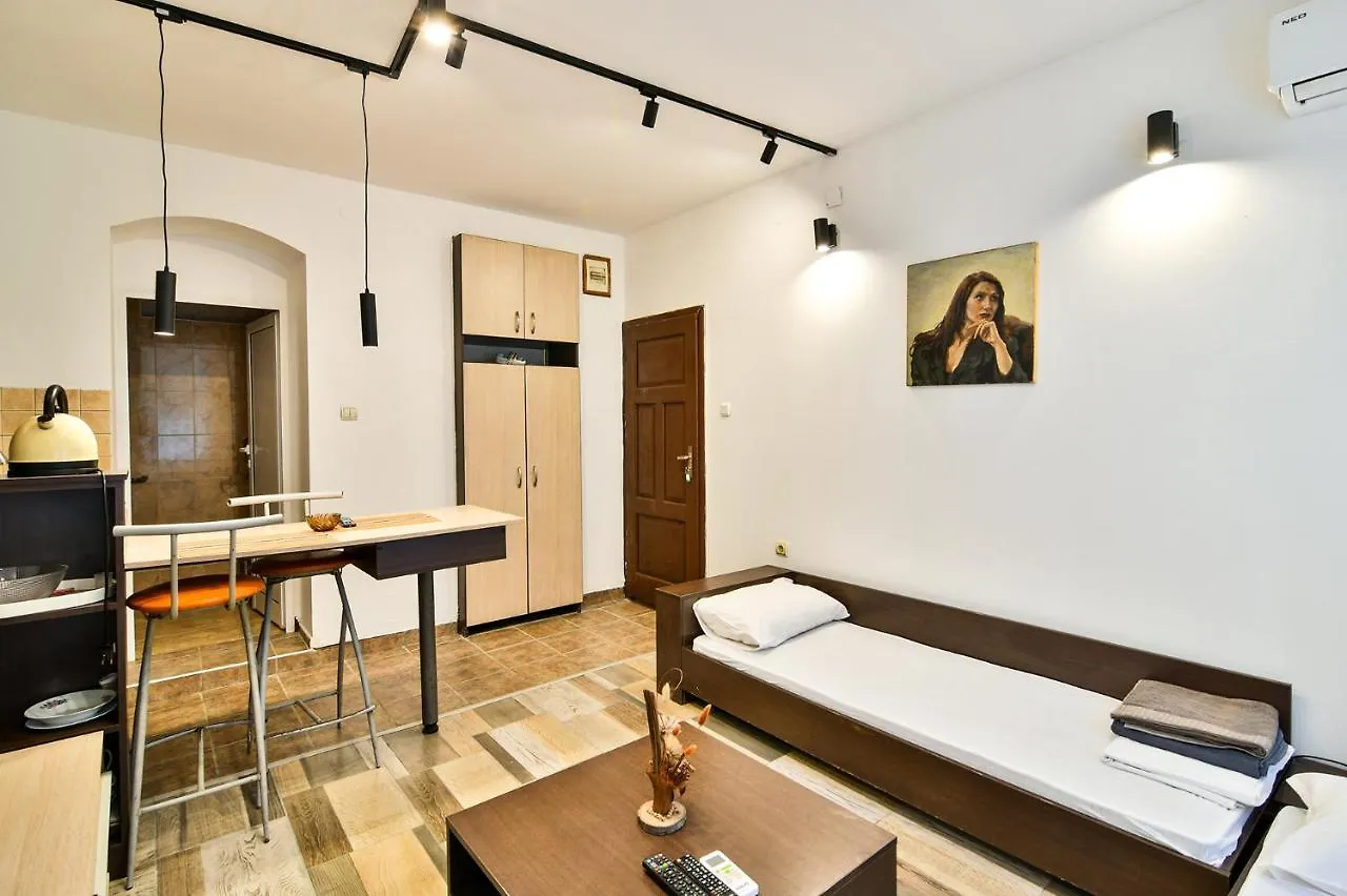 Apartment Budget Studio For 2 Nearby City Center Varna